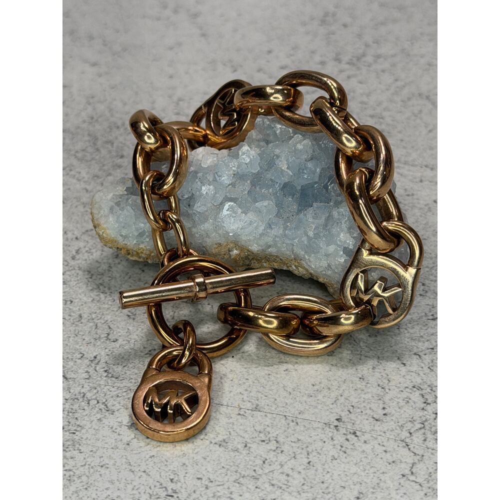 Michael Kors Chunky Gold Tone Chain Logo Padlock Bracelet toggle Clasp